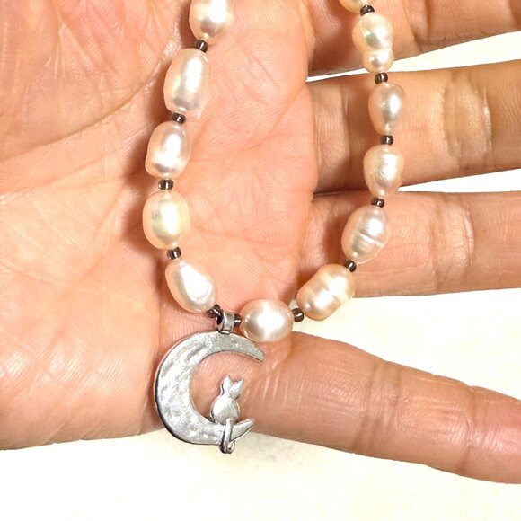 Genuine Pale Pink Freshwater Pearl Silver Cat on the Moon Beaded Short Necklace - Picture 10 of 10